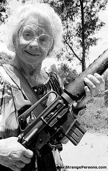 Granny get'cher gun!